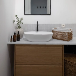 Water room at the Pilates studio with modern facilities for participants’ comfort.