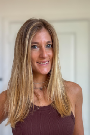 Portrait of Caroline, STOTT Pilates Reformer instructor and certified Personal Trainer.