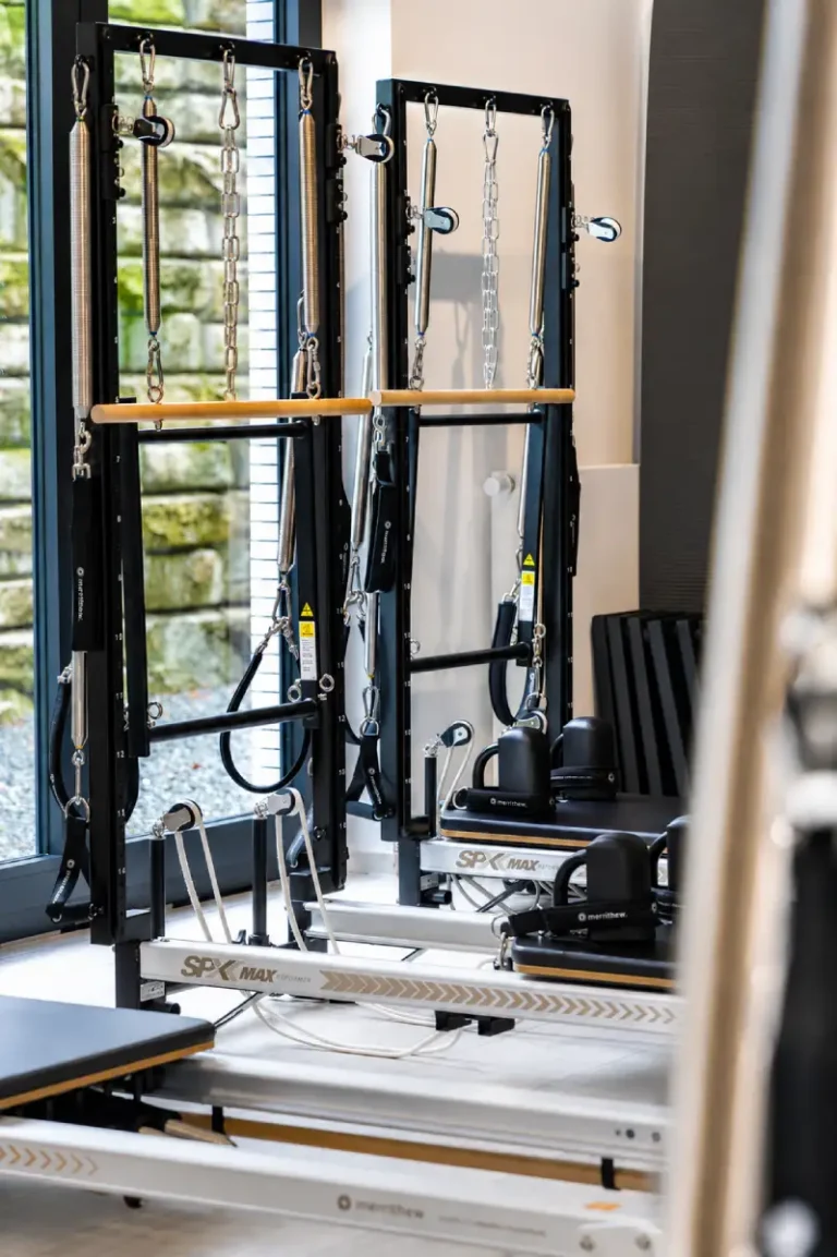 Équipement Tower Pilates et Reformers au studio Reinforce Pilates de Woluwe-Saint-Lambert